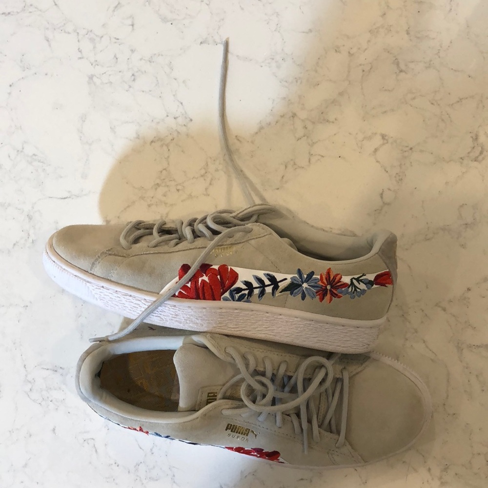 Grey suede pumas with floral design
